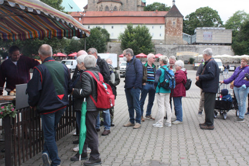 in Erfurt wird die Bratwurstbude gestürmt