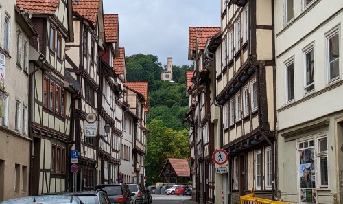 Blick durch die Altstadt zur Tillyschanze