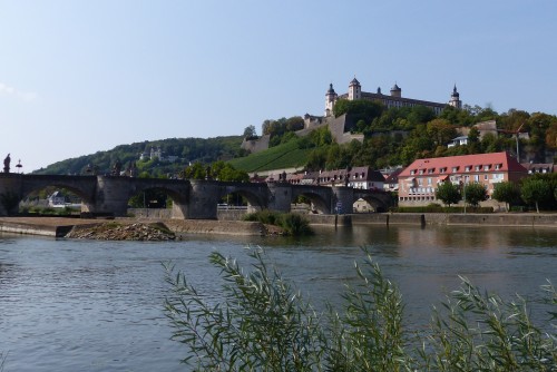 Mainbrücke und Festung Marienburg